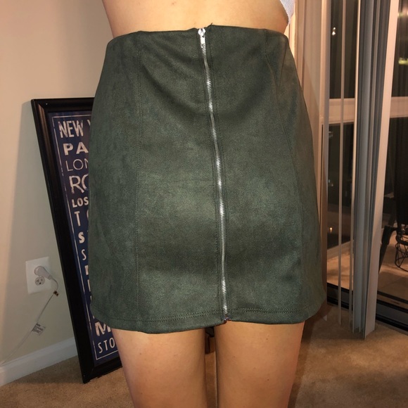 Never Worn Mini Skirt - Picture 4 of 4